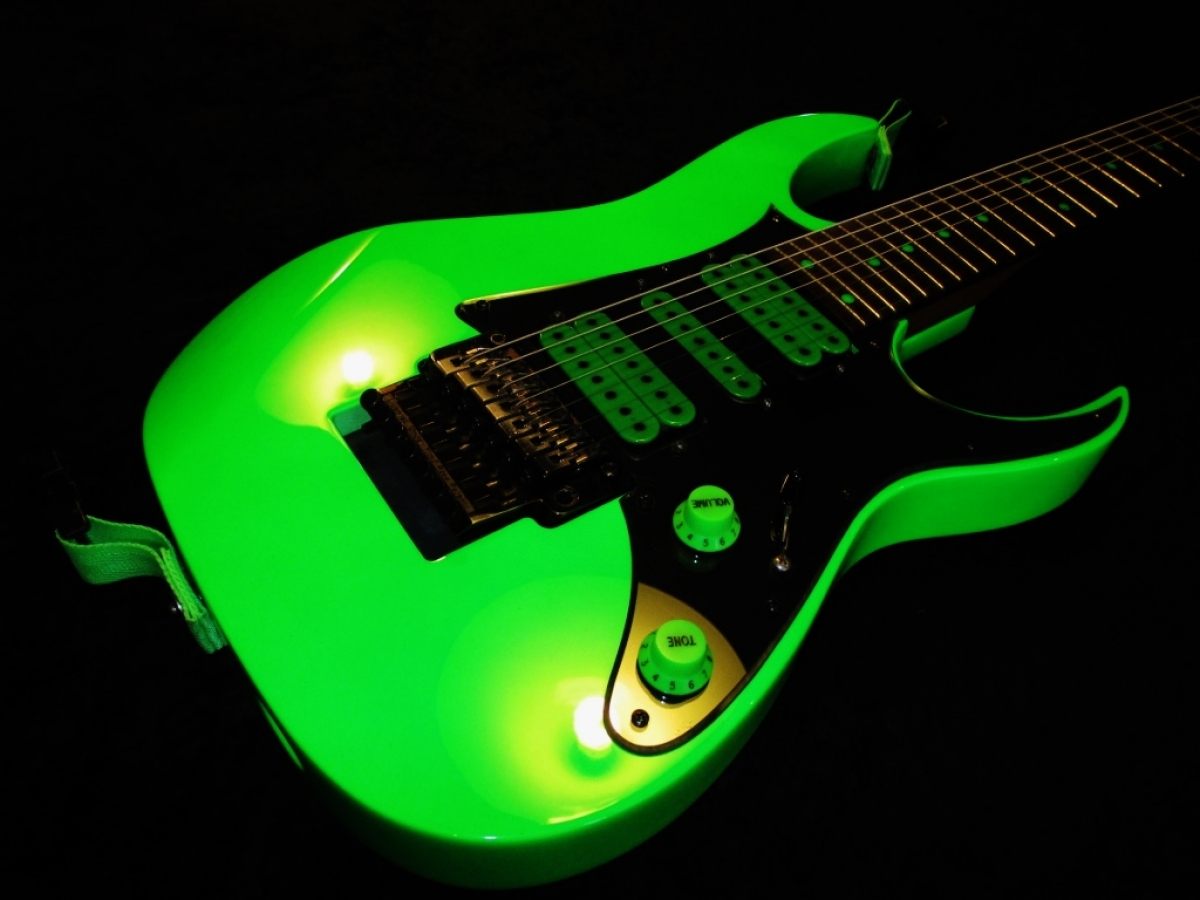 Ibanez Universe 7 String Neon Green Paint
